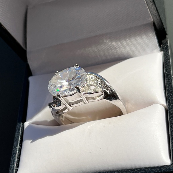 Sparkly cocktail ring, silver tone and cubic, size 9. - Picture 5 of 16